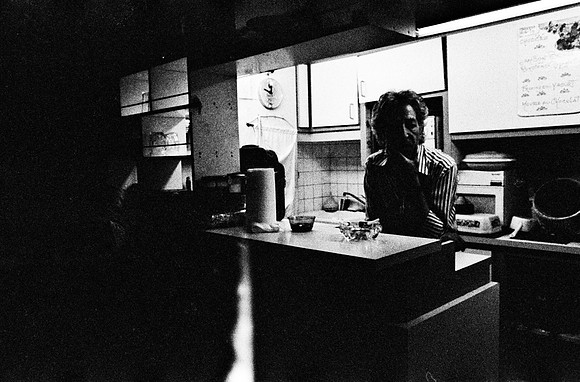 2522_FM_BW_35MM_CW_FOLES_BERGERE_1989_001