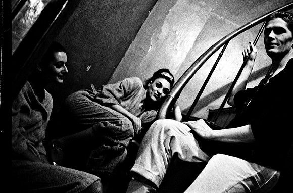 2519_FM_BW_35MM_CW_FOLES_JAN_1992_013