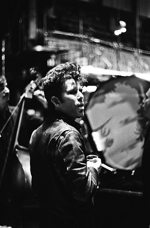 2510_FM_BW_35MM_CW_TOM_WAITS_CONCERT_PARIS_1985_003