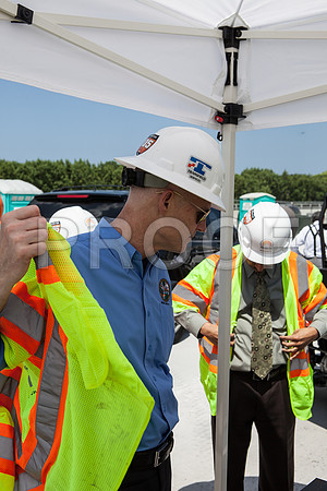 20120614-DG_Govenor_Rick_Scott_Visite_MT_Miami_FL_IMG-6412