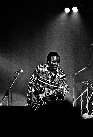 2511_FM_BW_35MM_CW_CHUCK_BERRY_CONCERT_1990_012