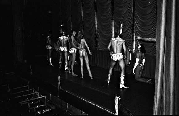 2519_FM_BW_35MM_CW_FOLES_JAN_1992_026