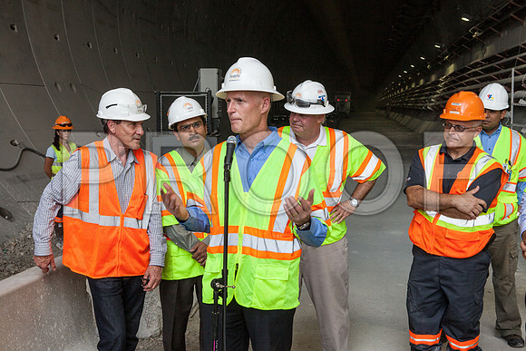 20120614-DG_Govenor_Rick_Scott_Visite_MT_Miami_FL_IMG-7106