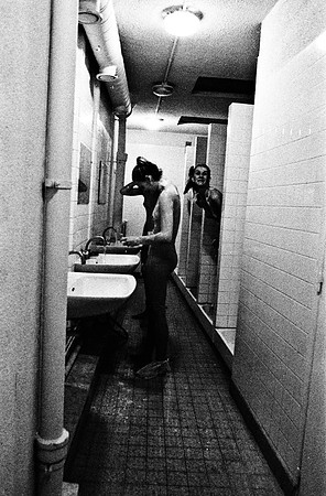 2522_FM_BW_35MM_CW_FOLES_BERGERE_1989_003