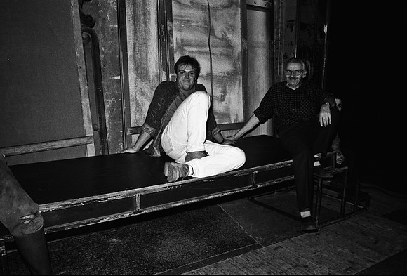 2519_FM_BW_35MM_CW_FOLES_JAN_1992_027