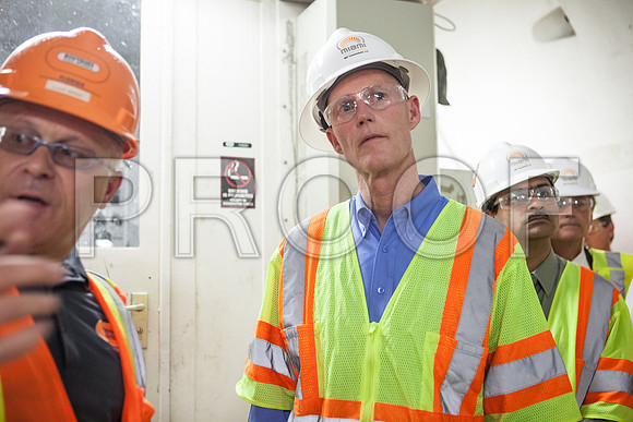 20120614-DG_Govenor_Rick_Scott_Visite_MT_Miami_FL_IMG-6602