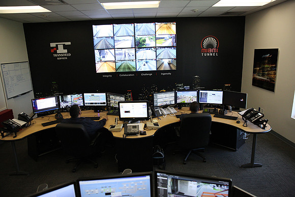 20151006_Port_MiamI_Control_Room_IMG_9157