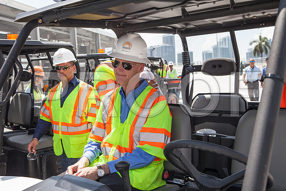20120614-DG_Govenor_Rick_Scott_Visite_MT_Miami_FL_IMG-6444