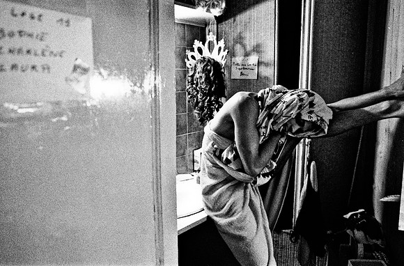 2522_FM_BW_35MM_CW_FOLES_BERGERE_1989_006