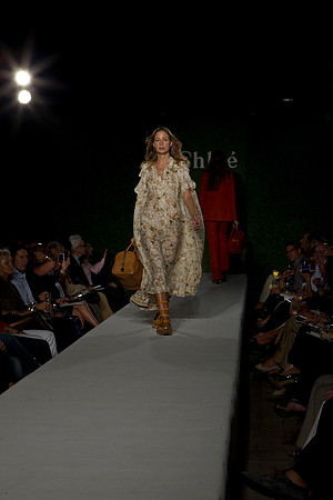 7016_DG_CLOE_FASHION_FISHER_11282011_AL1B2945