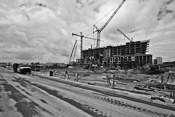 MDT33137_DG_DSC_MIDTOWN_BW_0410