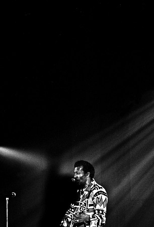 2511_FM_BW_35MM_CW_CHUCK_BERRY_CONCERT_1990_008