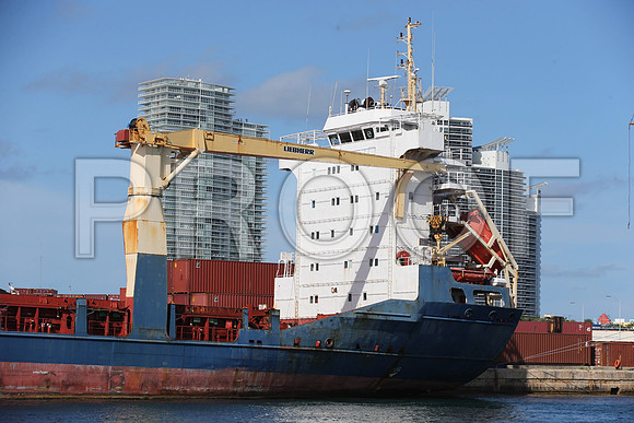 20140820_Miami_beach_Port_Coast_Gard_CG3P2000