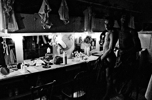 2522_FM_BW_35MM_CW_FOLES_BERGERE_1989_030