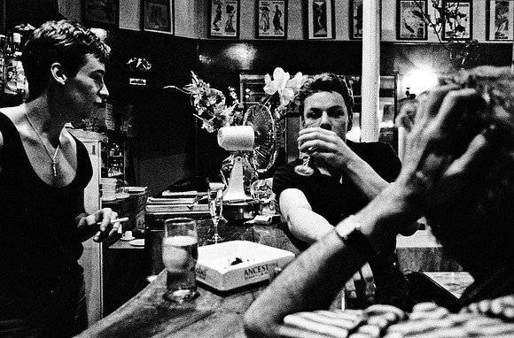 2522_FM_BW_35MM_CW_FOLES_BERGERE_1989_009