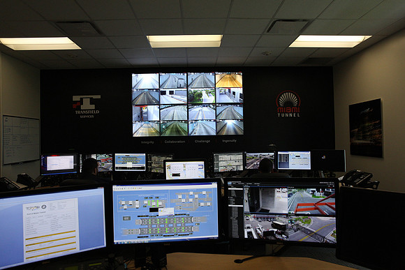 20151006_Port_MiamI_Control_Room_IMG_9126
