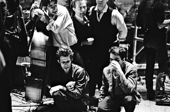 2510_FM_BW_35MM_CW_TOM_WAITS_CONCERT_PARIS_1985_007