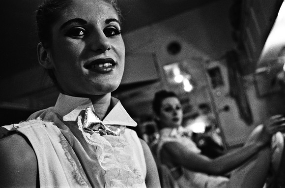 2518_FM_BW_35MM_CW_FOLES_1992_001