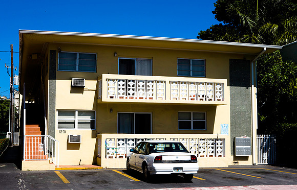 2901_DG_Miami_Beach_Pennsylvania_Ave_FL20090423-5L8Y6390