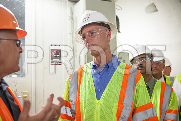 20120614-DG_Govenor_Rick_Scott_Visite_MT_Miami_FL_IMG-6596