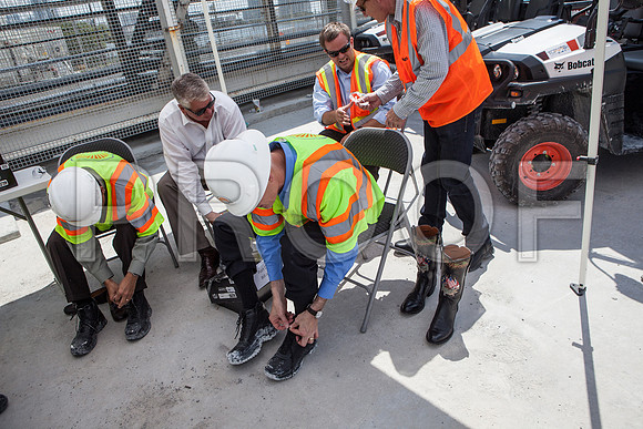 20120614-DG_Govenor_Rick_Scott_Visite_MT_Miami_FL_IMG-6431