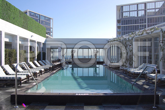 Icon Brickell Club 50 pool deck