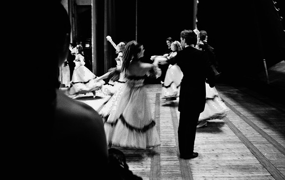 2515_FM_BW_35MM_CW_FEB_1992_035