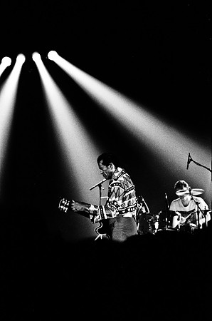 2511_FM_BW_35MM_CW_CHUCK_BERRY_CONCERT_1990_019