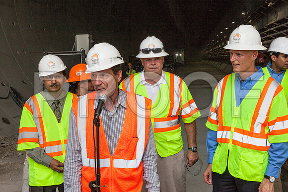 20120614-DG_Govenor_Rick_Scott_Visite_MT_Miami_FL_IMG-7029