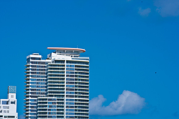 2704_84744_ZV4N_8306_Miami_Florida_USA