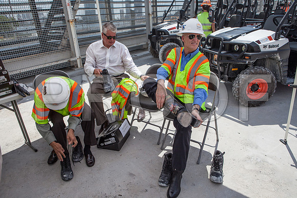 20120614-DG_Govenor_Rick_Scott_Visite_MT_Miami_FL_IMG-6425