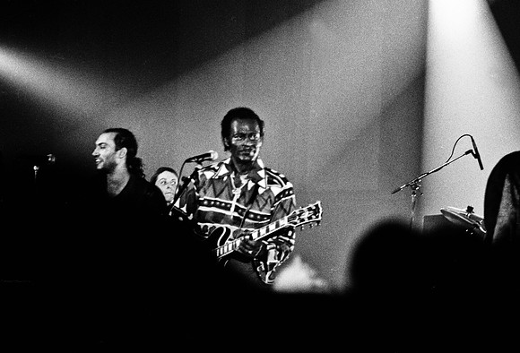 2511_FM_BW_35MM_CW_CHUCK_BERRY_CONCERT_1990_014