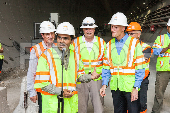 20120614-DG_Govenor_Rick_Scott_Visite_MT_Miami_FL_IMG-7042