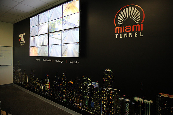 20151006_Port_MiamI_Control_Room_IMG_9172