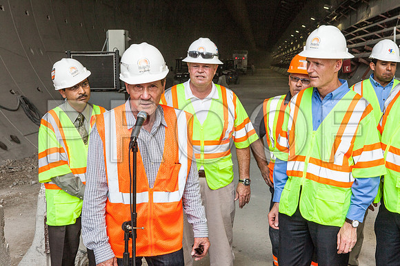 20120614-DG_Govenor_Rick_Scott_Visite_MT_Miami_FL_IMG-7033