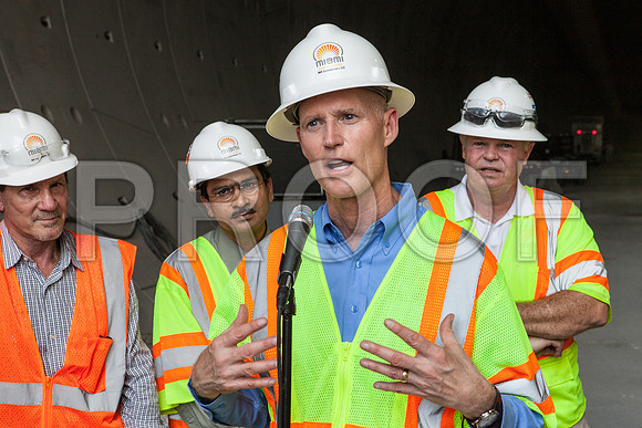 20120614-DG_Govenor_Rick_Scott_Visite_MT_Miami_FL_IMG-7144