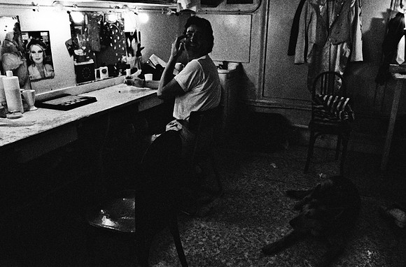 2522_FM_BW_35MM_CW_FOLES_BERGERE_1989_029