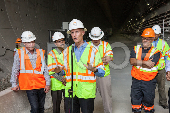 20120614-DG_Govenor_Rick_Scott_Visite_MT_Miami_FL_IMG-7115