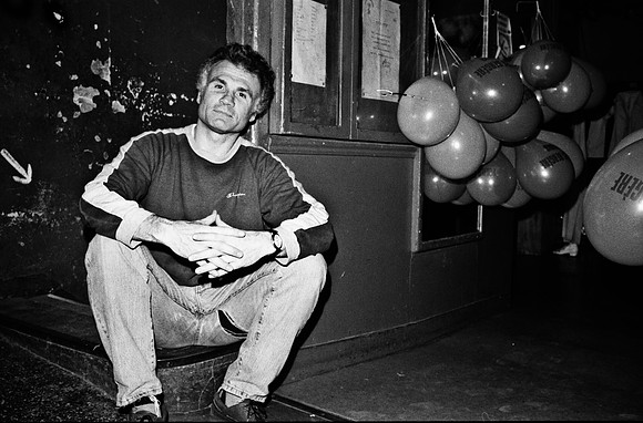 2519_FM_BW_35MM_CW_FOLES_JAN_1992_034