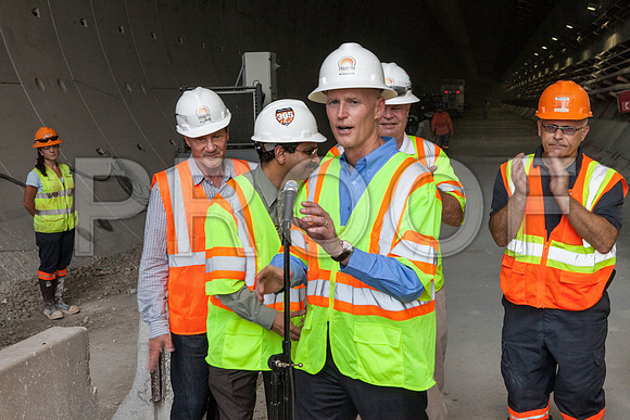 20120614-DG_Govenor_Rick_Scott_Visite_MT_Miami_FL_IMG-7081