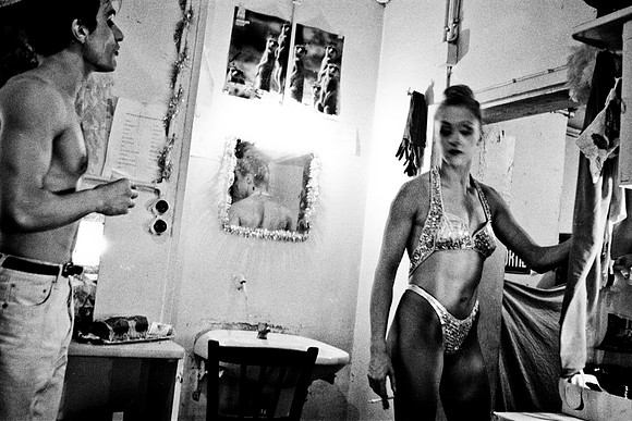 2515_FM_BW_35MM_CW_FEB_1992_018