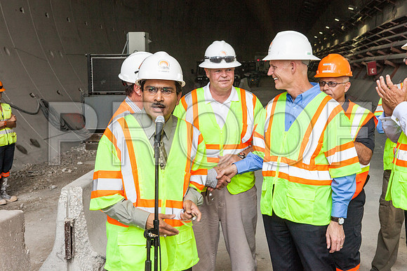 20120614-DG_Govenor_Rick_Scott_Visite_MT_Miami_FL_IMG-7040