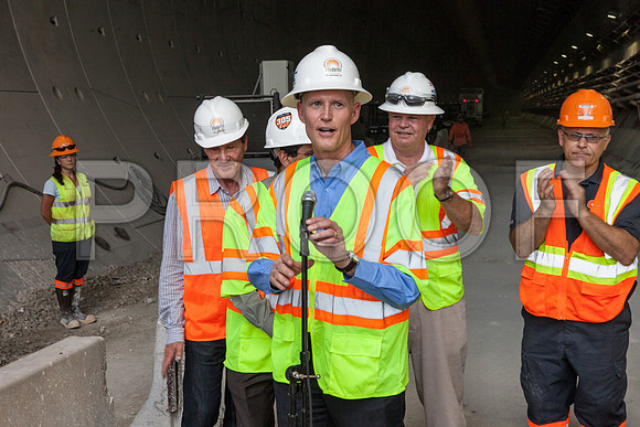 20120614-DG_Govenor_Rick_Scott_Visite_MT_Miami_FL_IMG-7082
