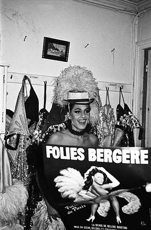 2528_FM_BW_35MM_CW_LES_TOITS_DES_FOLES_1986_018