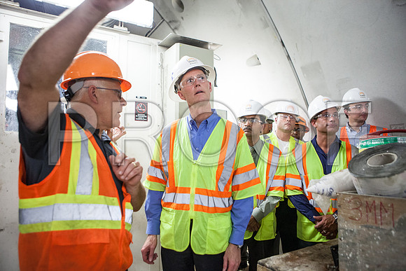 20120614-DG_Govenor_Rick_Scott_Visite_MT_Miami_FL_IMG-6573
