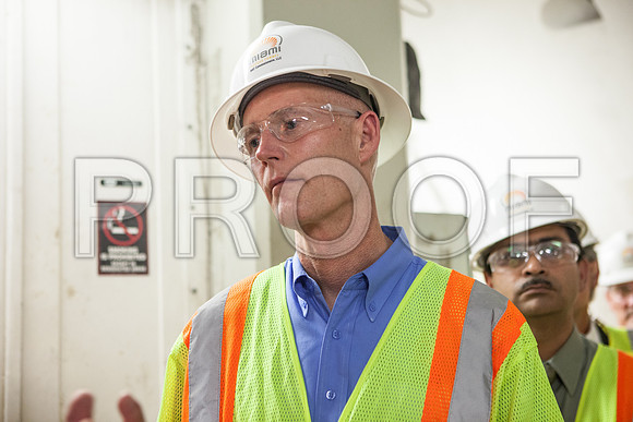20120614-DG_Govenor_Rick_Scott_Visite_MT_Miami_FL_IMG-6595