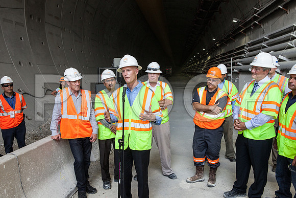 20120614-DG_Govenor_Rick_Scott_Visite_MT_Miami_FL_IMG-7121