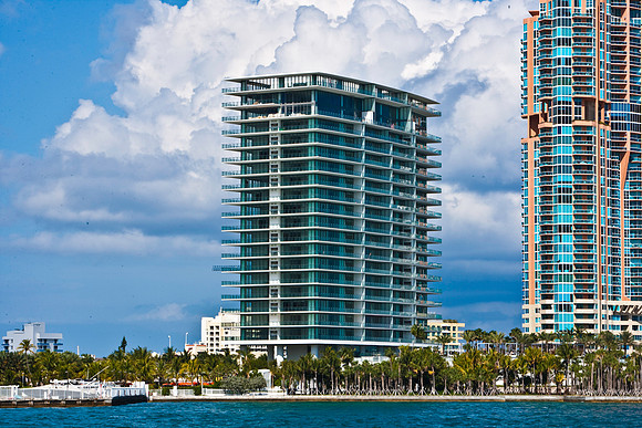 2704_84744_ZV4N_8312_Miami_Florida_USA
