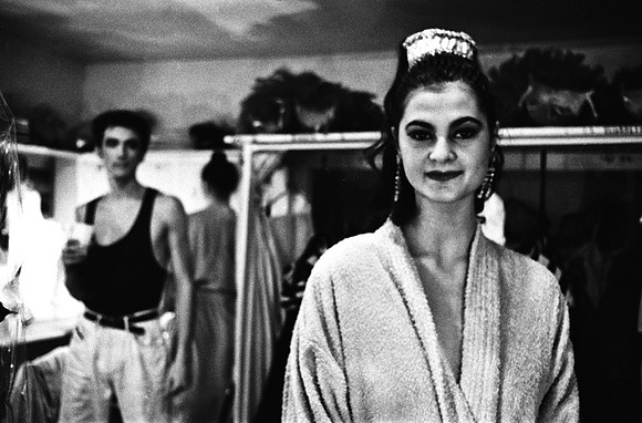 2515_FM_BW_35MM_CW_FEB_1992_009