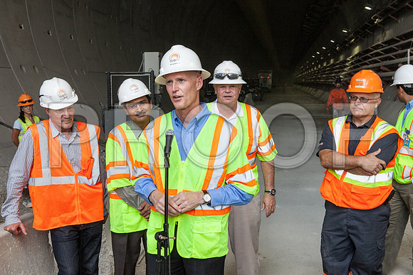 20120614-DG_Govenor_Rick_Scott_Visite_MT_Miami_FL_IMG-7095